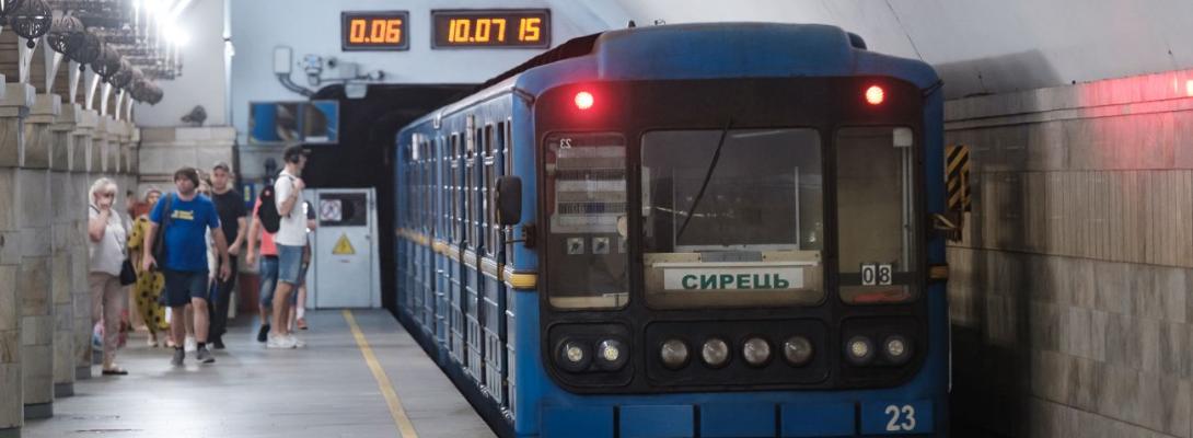 Чекаєте поїзд? Який насправді інтервал руху поїздів у метро Києва: офіційна статистика