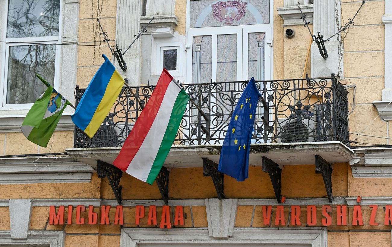 Виборча кампанія в Угорщині небезпечна для України: які позиції основних партій