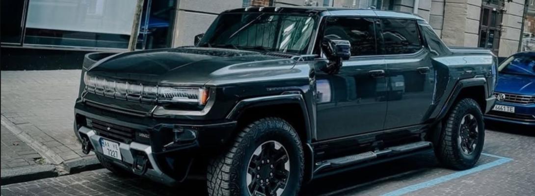 Електричний монстр: пікап GMC Hummer вперше помітили в Україні — що відомо?