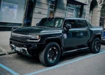 Електричний монстр: пікап GMC Hummer вперше помітили в Україні — що відомо?
