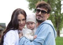 Дружина Позитива показала нові фото з донькою: підросла і стала копією тата