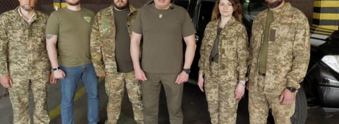 "Українська команда" передала автомобіль бійцям ТрО Києва на Запорізький напрямок