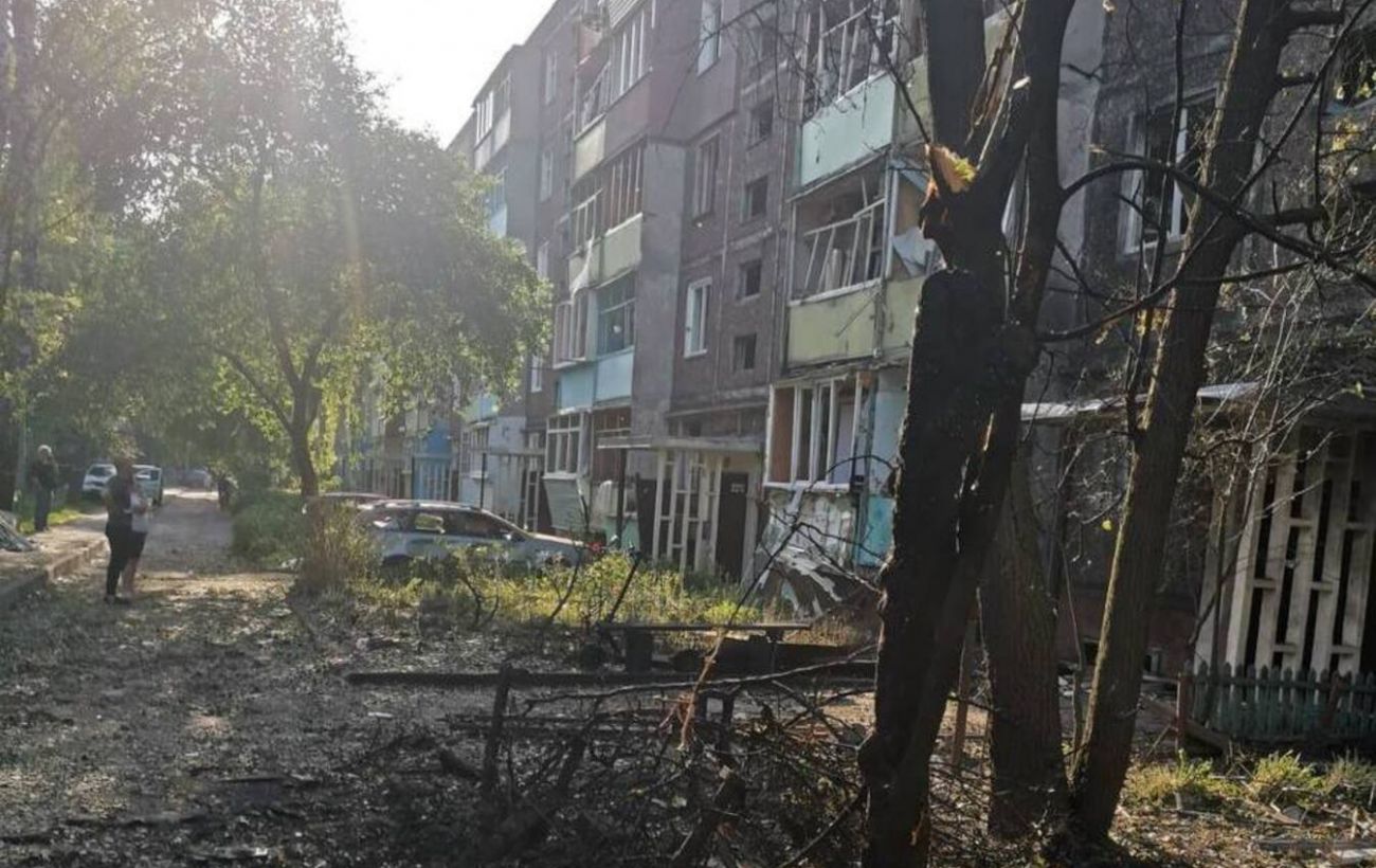 Обстріл Чернігова: у місті є постраждалі, з'явились фото руйнувань, перші подробиці