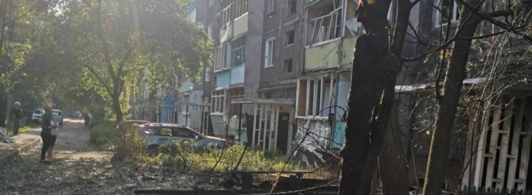 Обстріл Чернігова: у місті є постраждалі, з'явились фото руйнувань, перші подробиці