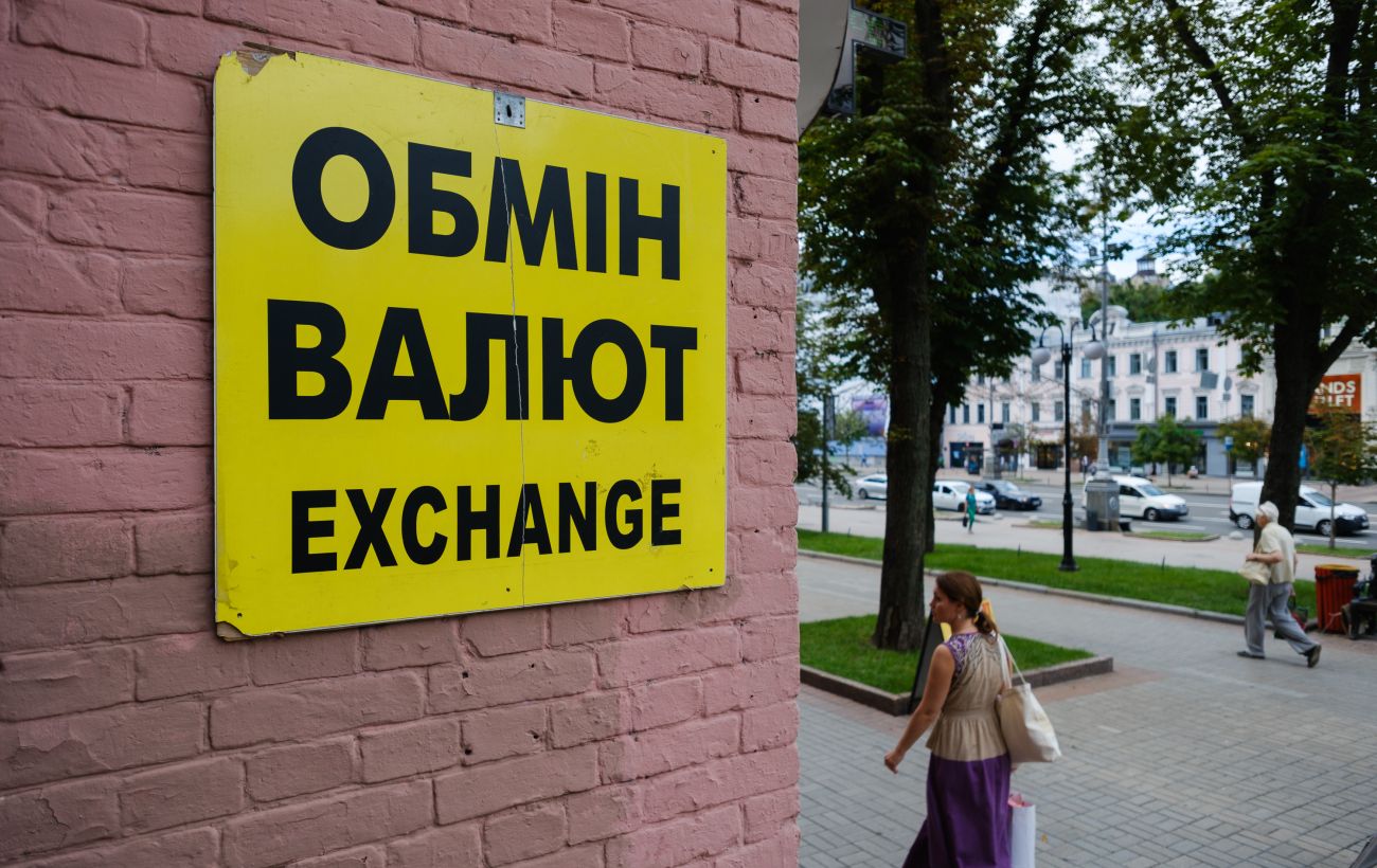  Курс долара впав до мінімуму за 1,5 місяця: що це означає для економіки України