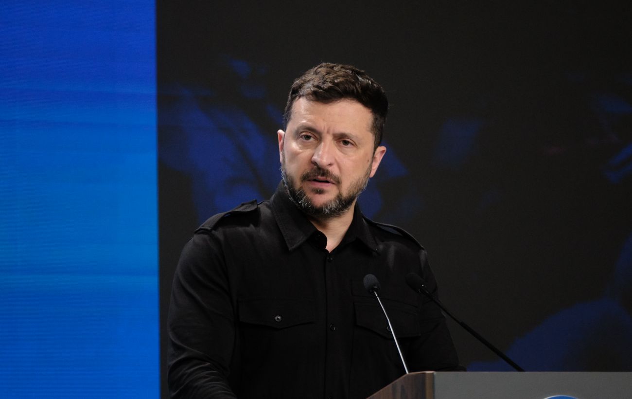 Зеленський про нічний терор росіян: спалили навіть склад з "гуманітаркою" 