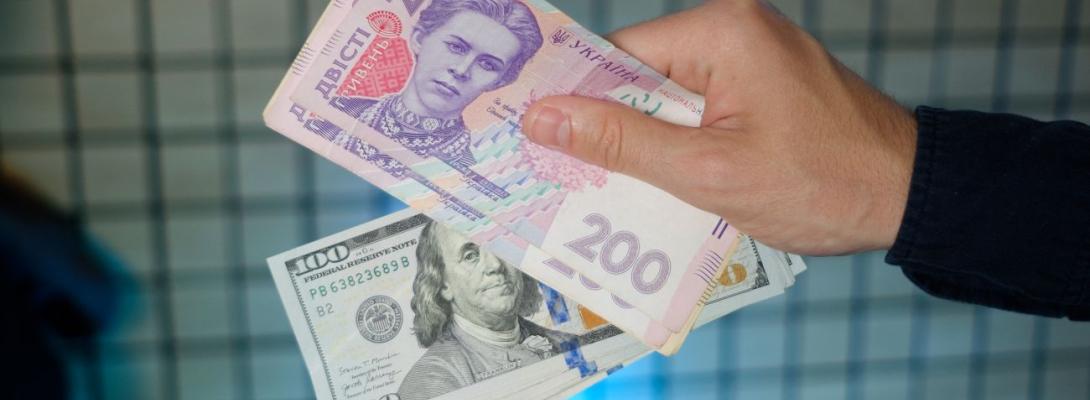 Середня зарплата українців зросла до 560 доларів: як вона змінилася за 30 років