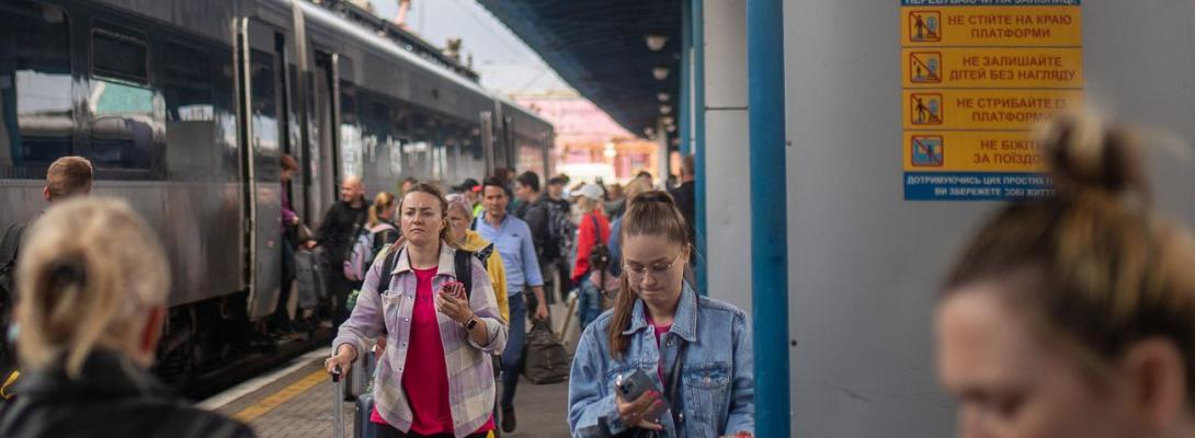 З України виїздять 17-річні дівчата і хлопці: освітній омбудсмен назвала причини