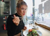 Що їсти жінкам після 40? Ці 10 продуктів підтримають фігуру, гормони та нерви