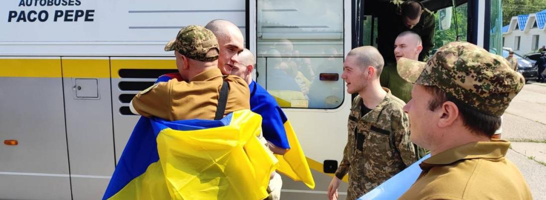  Україна повернула додому героїв, які пройшли через пекло полону: деталі обміну