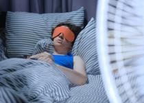 Як заснути в нестерпну спеку: 3 поради від експерта, які врятують ваш сон 