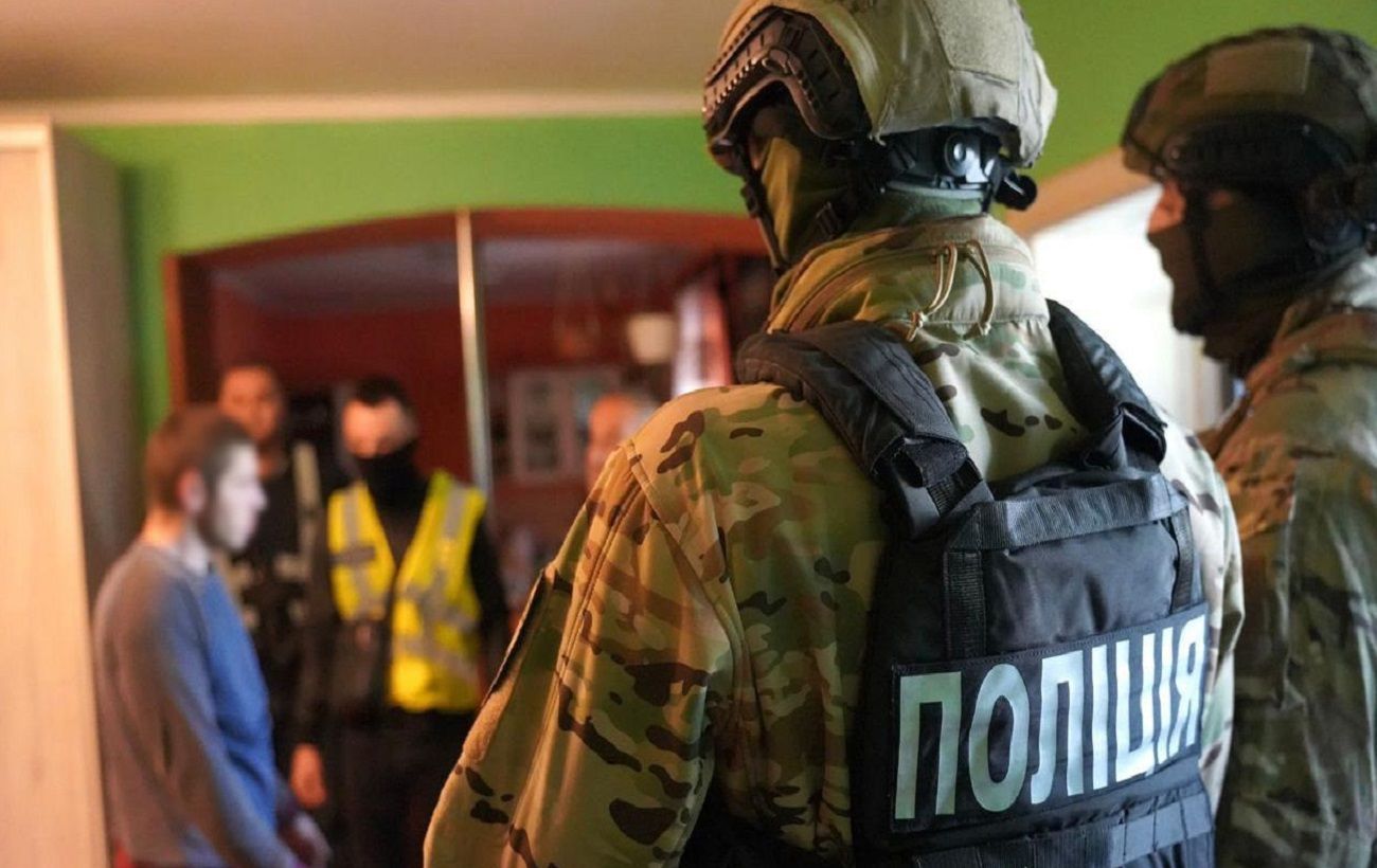 500 обшуків за добу! Спецоперація Нацполіції приголомшила країну, викрито нечуване
