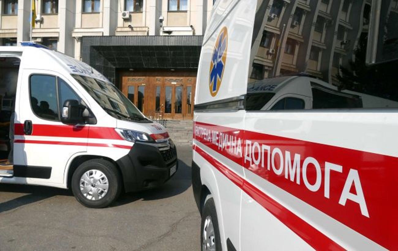 У Херсоні російські терористи дроном атакували "швидку": постраждали медики