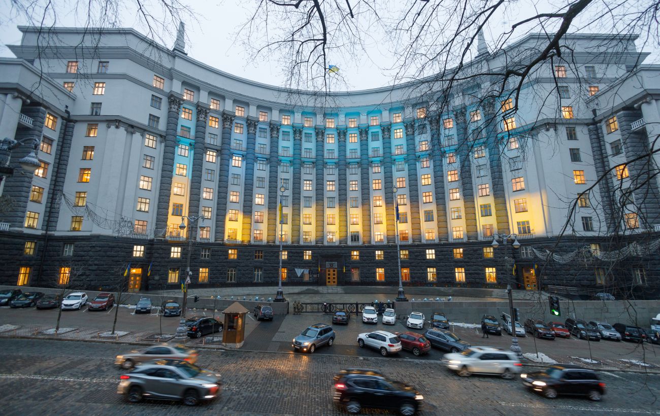 Нові дані щодо зарплат чиновників: у чотирьох відомствах платять 90-100 тисяч гривень