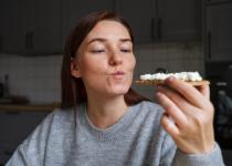 Стресс и плохое настроение: какие продукты повышают кортизол и обостряют тревогу