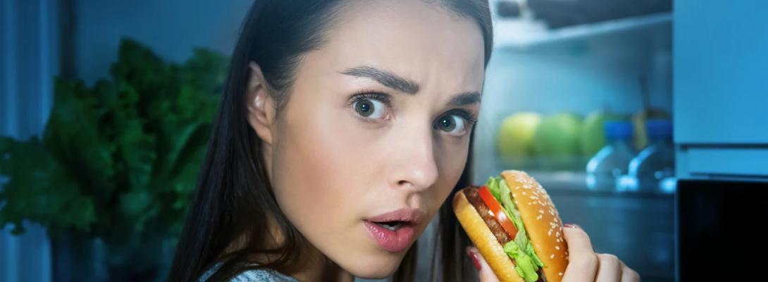 Перекус перед сном: які продукти допоможуть уникнути голоду і не нашкодять
