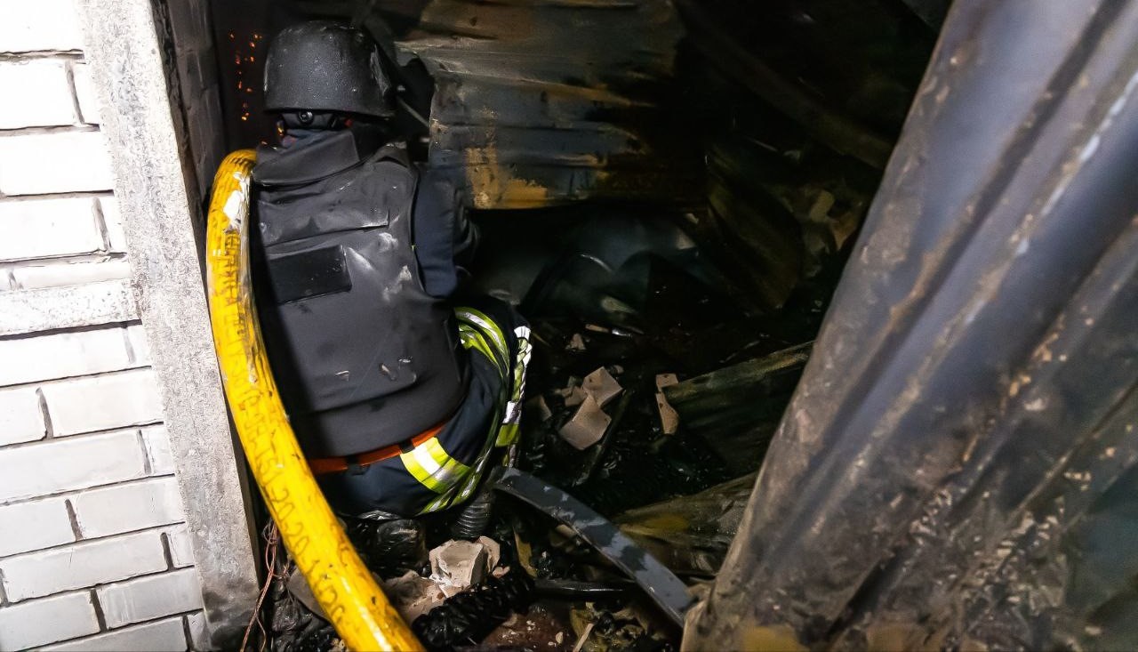 Пекло на Харківщині: моторошні кадри масових пожеж і руйнувань після ворожої атаки 