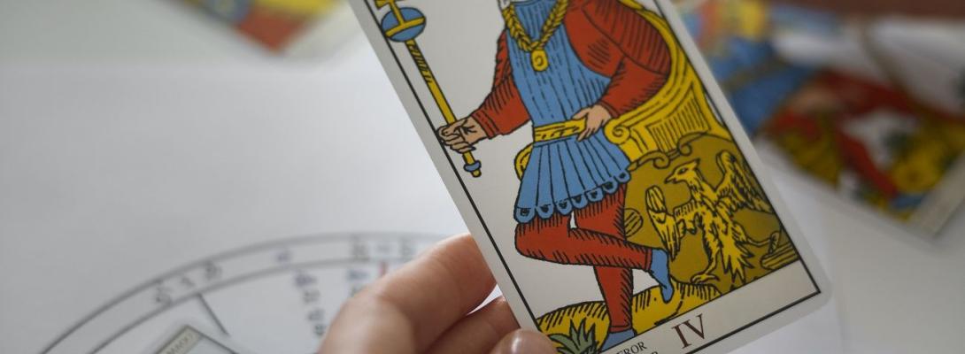 Таро-гороскоп: кому світить бурхливий роман, а хто опиниться перед непростим вибором