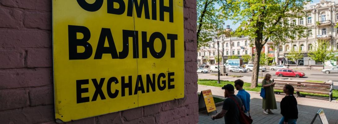 Якими будуть курси долара та євро в липні: прогноз банкіра та можливі зміни на ринку