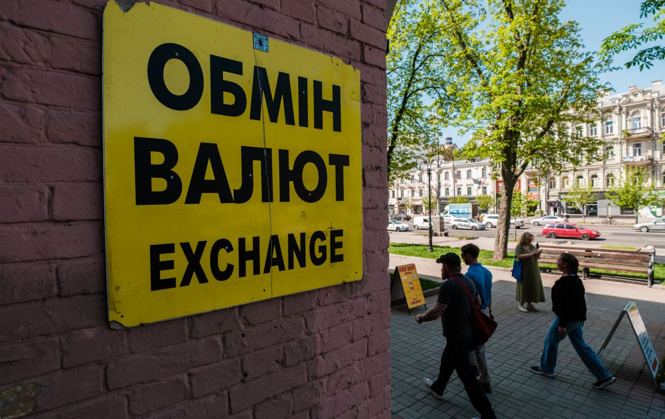 Якими будуть курси долара та євро в липні: прогноз банкіра та можливі зміни на ринку