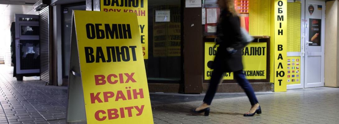 Долар і євро подешевшали: курси в обмінниках на сьогодні та прогноз на найближчі дні