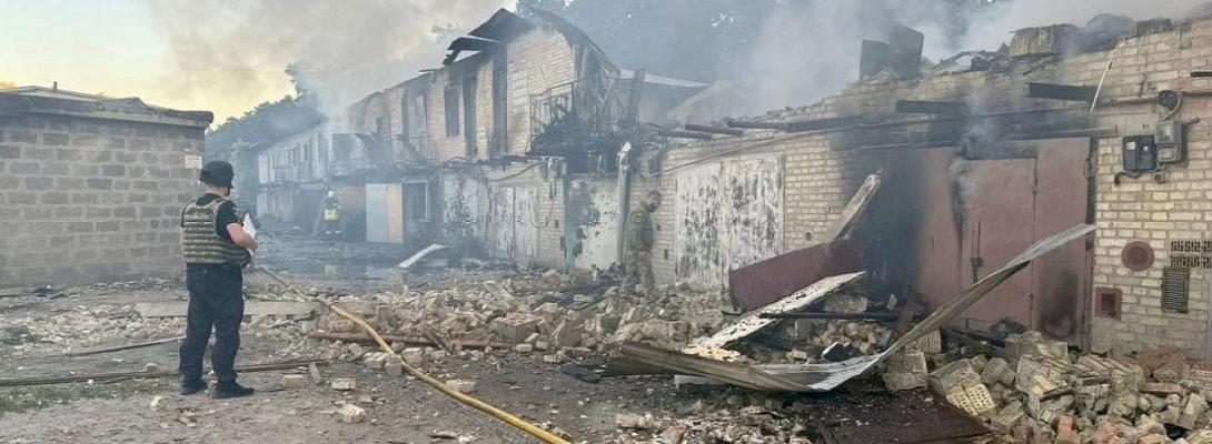 Атака на Київщину: наслідки фіксують у трьох районах, тривають рятувальні роботи