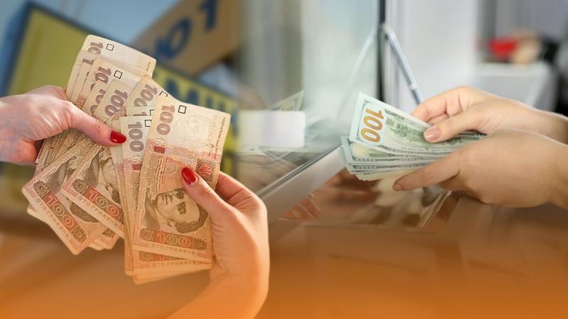 Шок! Українці масово скуповують валюту: банки приховують страшну правду про гривню
