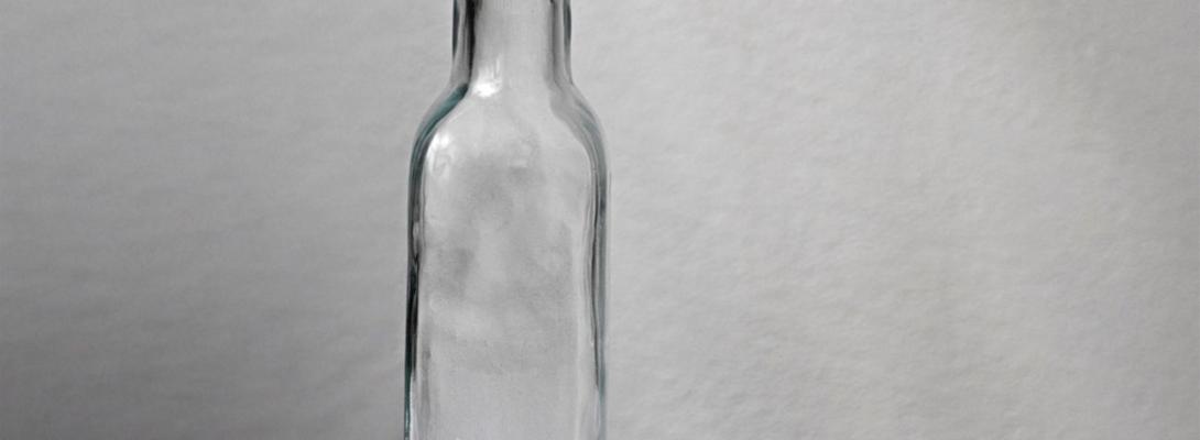 Чому наші бабусі ніколи не ставили порожні банки на стіл: забобон чи досвід поколінь?
