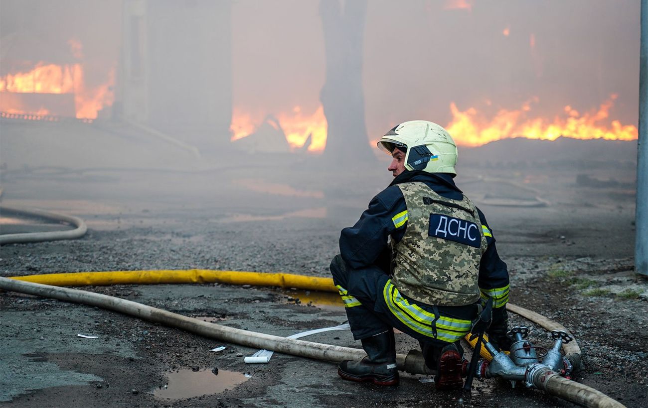 Російські окупанти вдарили дронами по дитсадку та багатоповерхівці у Краматорську 