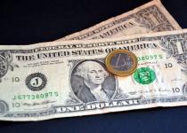 Долар зріс до місячного максимуму до світових валют через тарифи Дональда Трампа