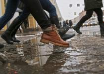 Промочил ноги и заболел? Ученые раскрыли шокирующую правду об истинных причинах простуды