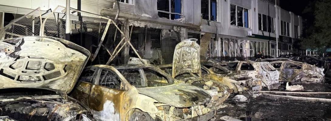 Пекельна ніч в Одесі! Місто під атакою дронів: десятки авто у вогні, житло зруйновано