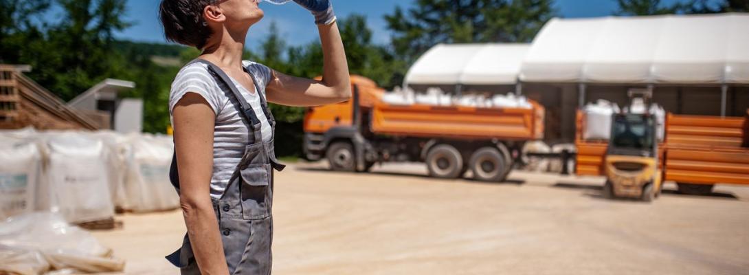 Штраф 2000 євро: у Греції заборонили роботу під палючим сонцем через ризики 