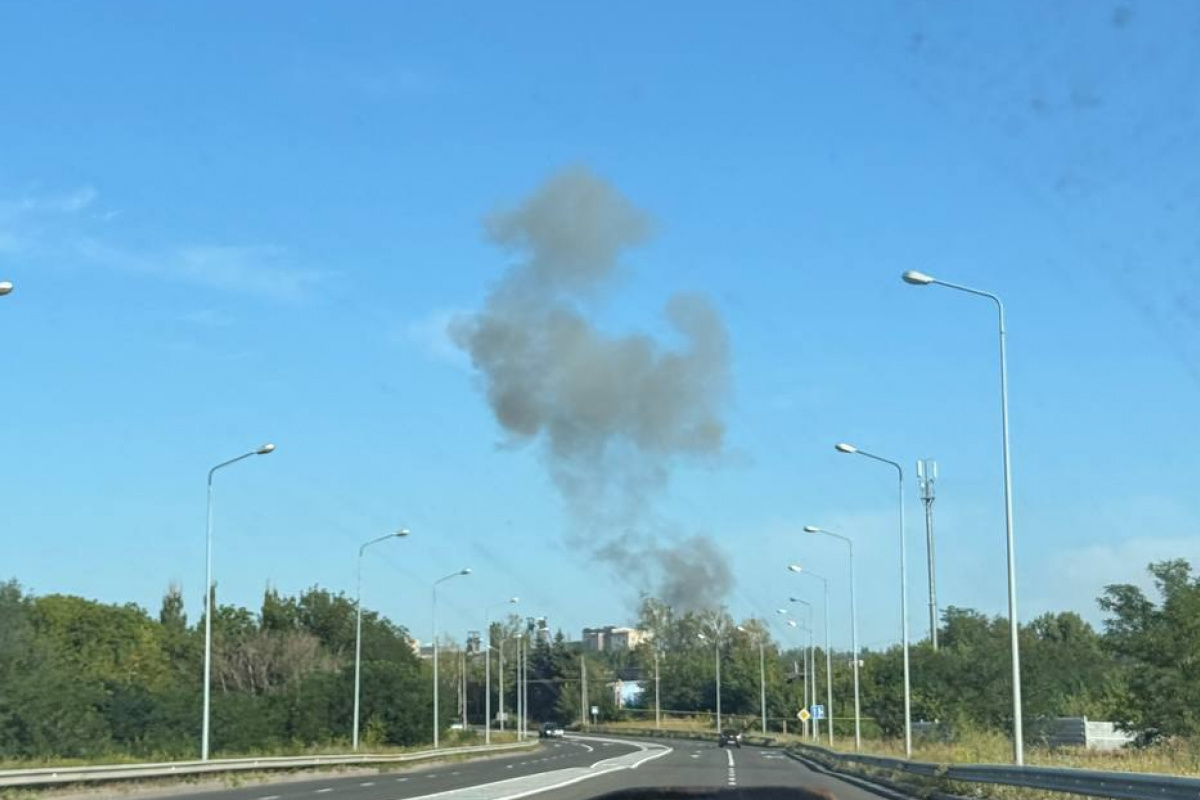 Почалося! Вибухи в Донецьку, розбиті військові бази, окупанти кидають усе й тікають
