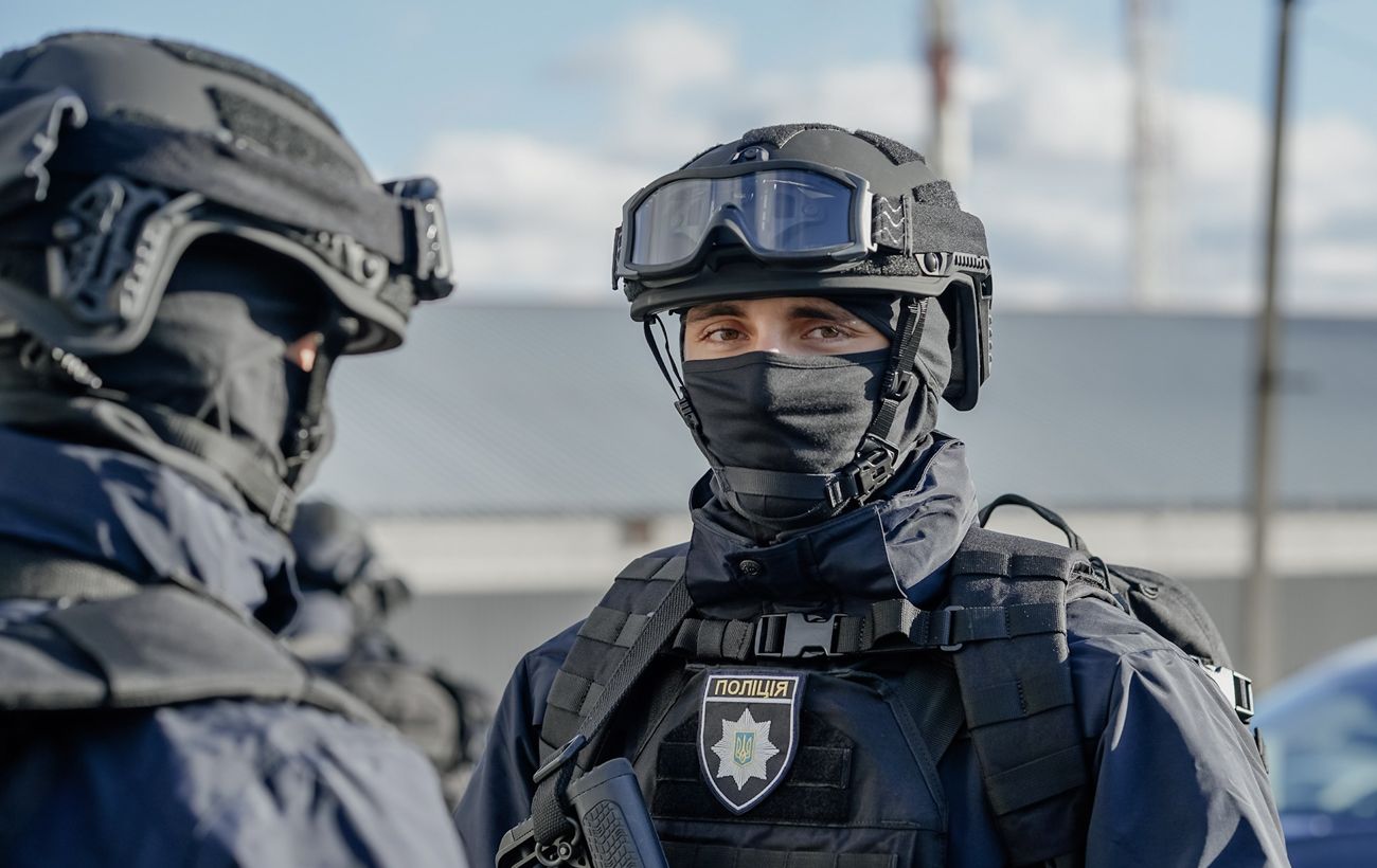Працював на рф: у Києві затримали чоловіка, що підпалив двері в багатоповерхівці