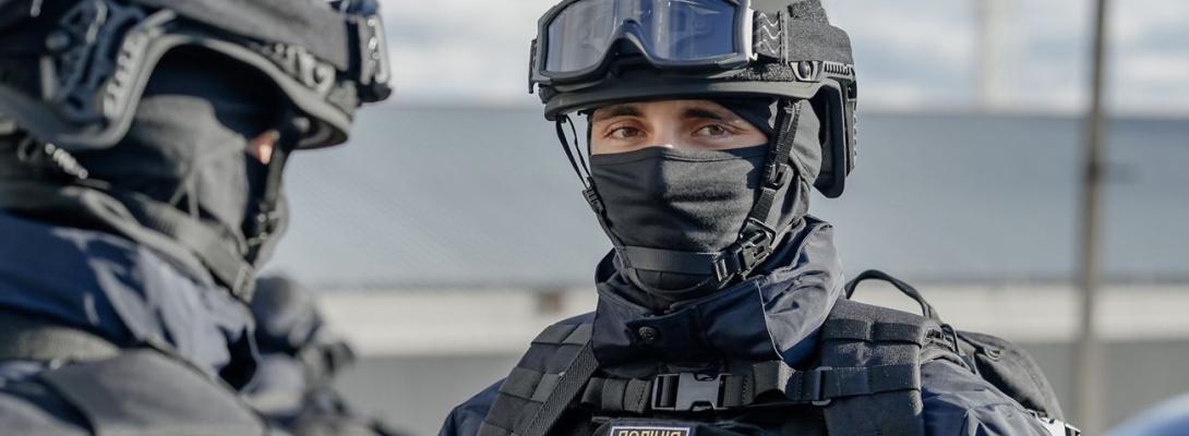 Працював на рф: у Києві затримали чоловіка, що підпалив двері в багатоповерхівці