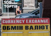  Скільки коштують долар і євро на початку тижня: обмінники встановили нові курси