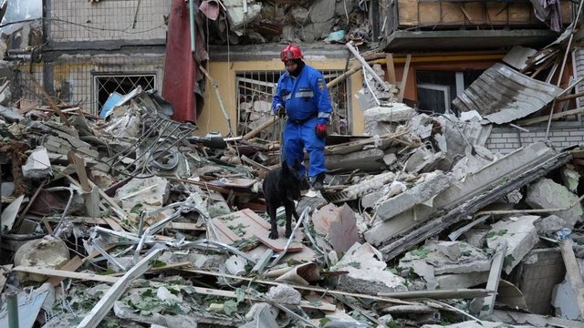 Кривава ніч у Києві: російські дрони і ракети вдарили по мирних жителях, є загиблі