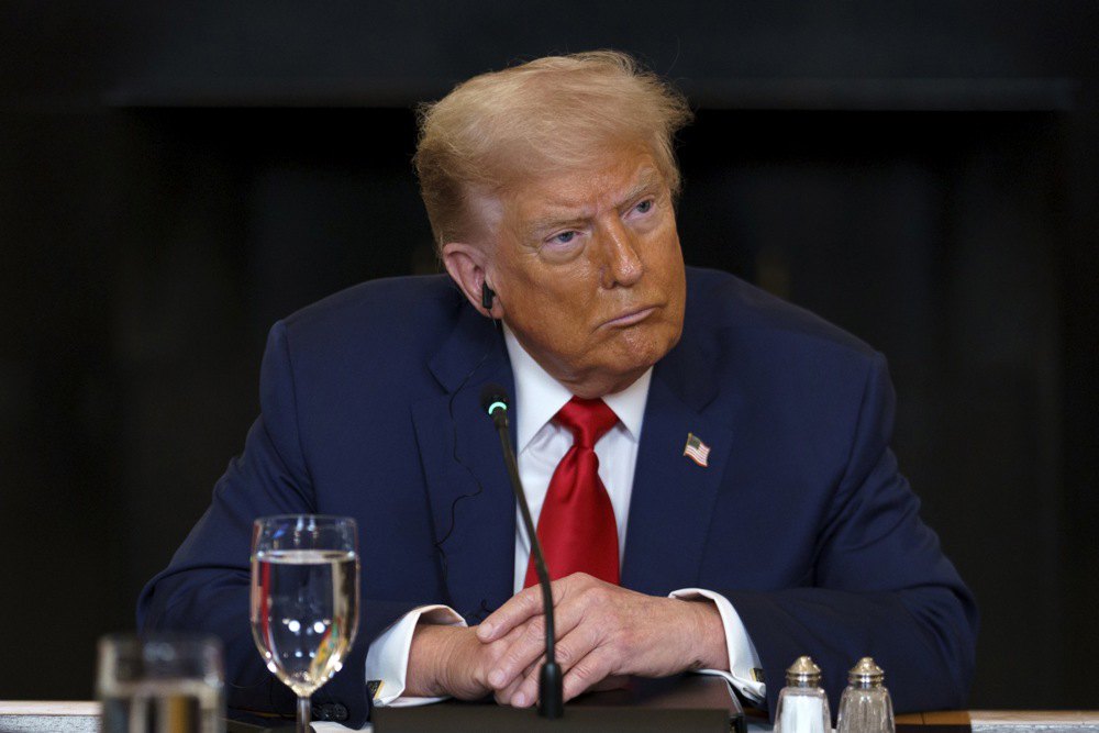Індія догралась: Трамп накладає жорстке мито за купівлю російської нафти!