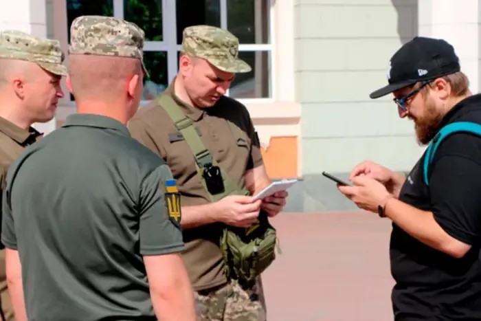 Будуть знімати все! Працівники ТЦК носитимуть бодікамери: тотальна фіксація починається