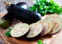 Названо вісім продуктів, які не можна їсти сирими: лікарі попереджають про наслідки