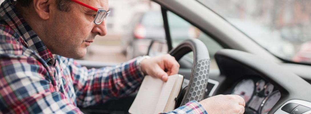 У Великій Британії водіям 70+ хочуть заборонити сідати за кермо: що відомо?
