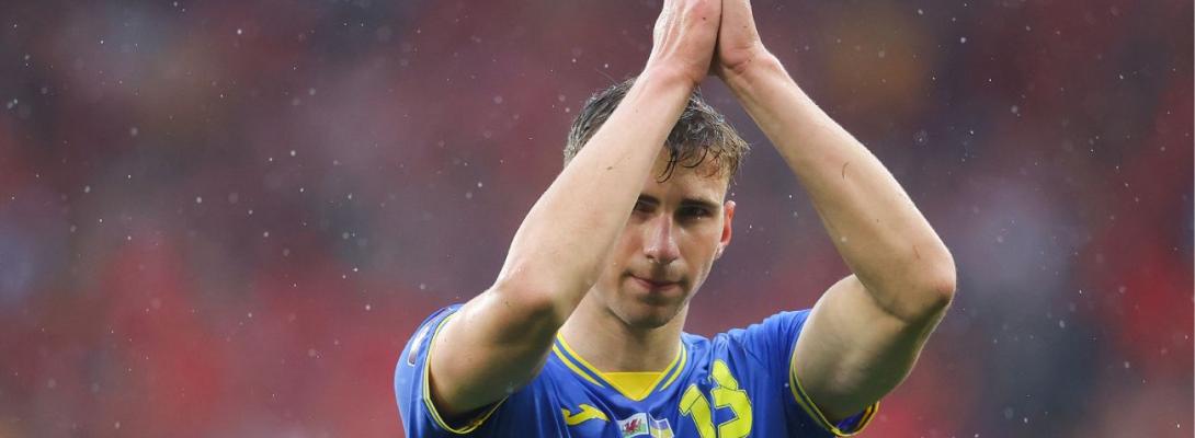 Український захисник Забарний прибув до Парижа для підписання контракту з ПСЖ
