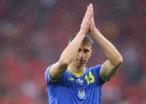 Український захисник Забарний прибув до Парижа для підписання контракту з ПСЖ