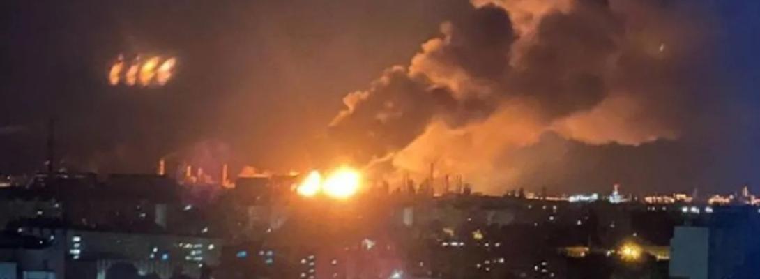 Окупанти цього не чекали! Дрони прорвали ППО і спалили ключовий НПЗ у Волгограді