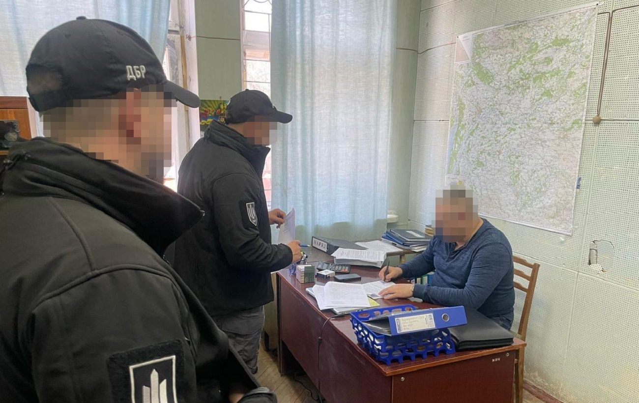 Перетворив військових на ремонтників: ДБР викрило командира на Чернігівщині