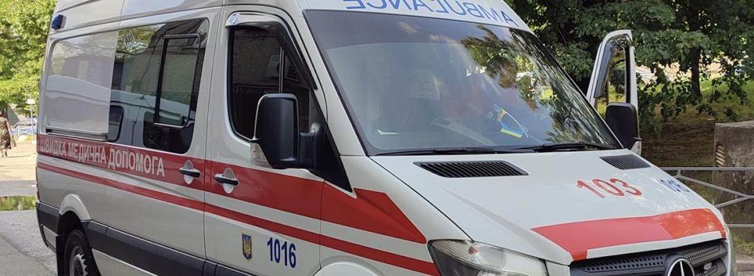 На Сумщині внаслідок атаки дрона загинув чоловік, пошкоджено медичний автомобіль