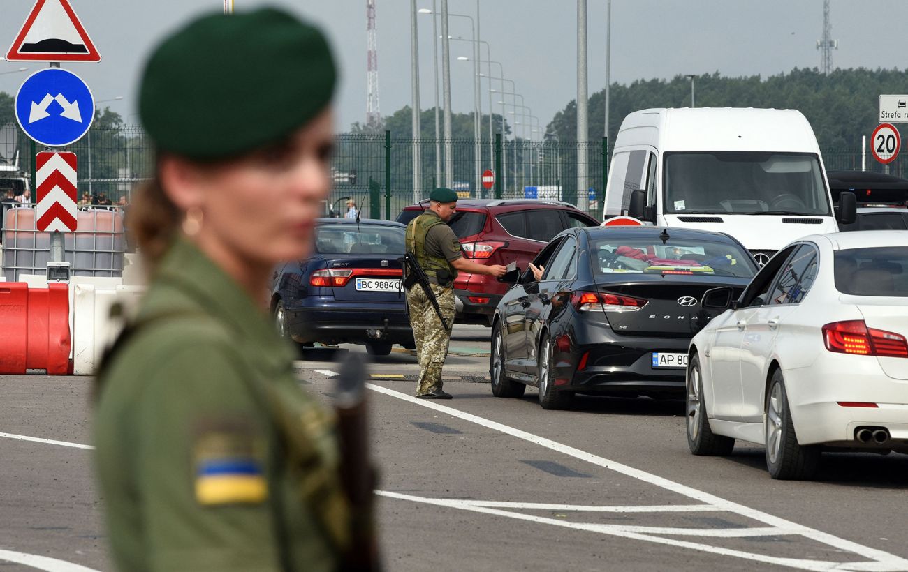 Прикордонники затримали порушників на незвичному транспорті: деталі пригоди
