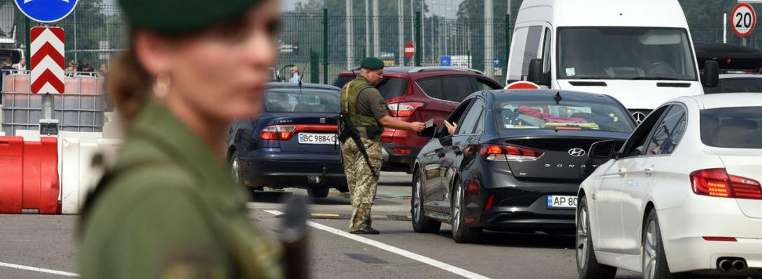 Прикордонники затримали порушників на незвичному транспорті: деталі пригоди