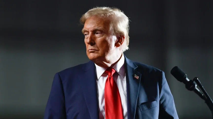 Таємні переговори Трампа з Лукашенком перед самітом на Алясці: що приховують ЗМІ?